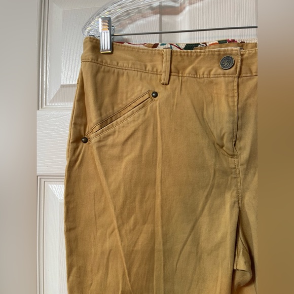 Tommy Bahama Capri Pants Mustard Yellow Mid Rise Snaps Pockets Zipper Belt Loops - Picture 4 of 7